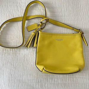 Yellow Coach slim crossbody from New York Collection 🟡🚕